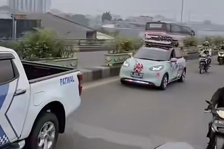 Mobil Berstrobo di Ciputat Bukan Pawai, Hanya Kebetulan Lewat Bersama Patwal