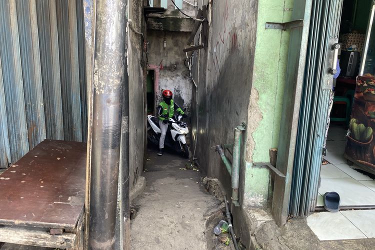 Permukiman Padat di Klender Hadapi Krisis Sanitasi, Got Mati hingga Limbah ke Kali