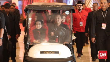 Megawati Hadiri Rakernas PDIP Didampingi Prananda Prabowo